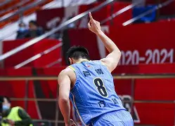 紧迫关头！球队关键时刻挺身而出，赢得战局